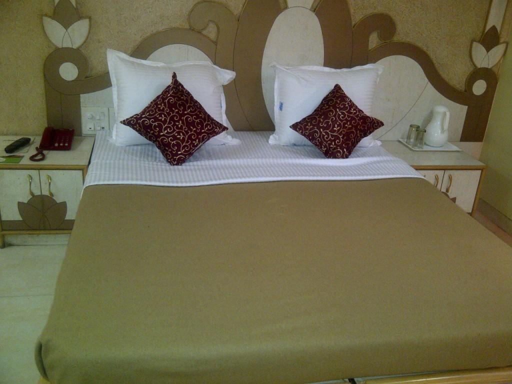 Om Sai Palace Hotel Pune Habitación foto