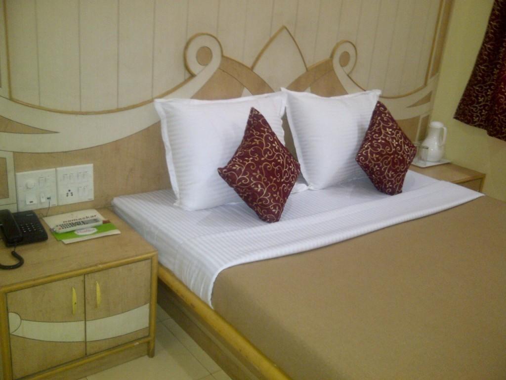 Om Sai Palace Hotel Pune Habitación foto